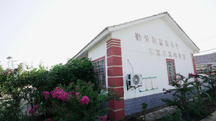 圖為白泉村易地扶貧搬遷集中安置點(diǎn)（李連烽 攝）