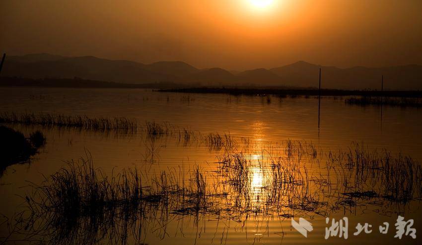 夕陽(yáng)總會(huì)落在你身上，你也會(huì)快樂一場(chǎng)