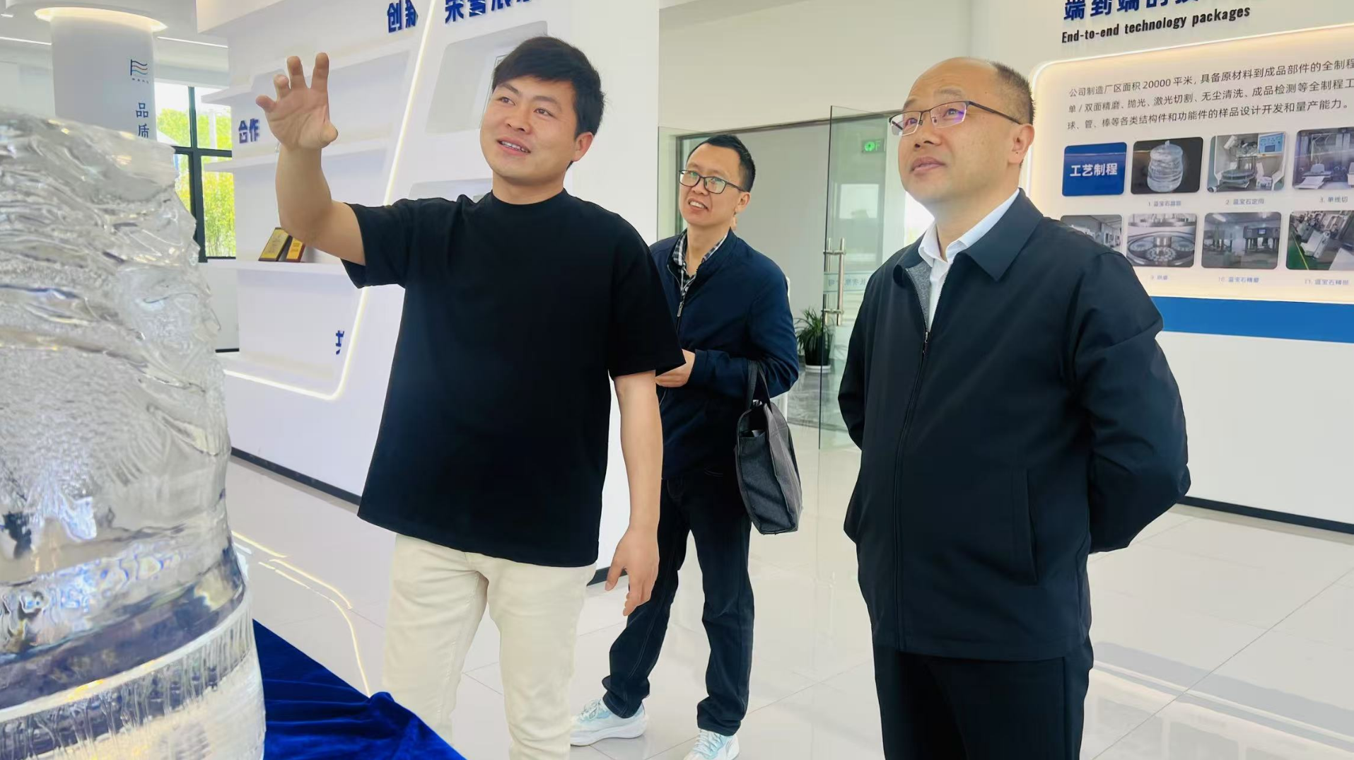 何洪濤走訪(fǎng)企業(yè)并檢查安全生產(chǎn)工作