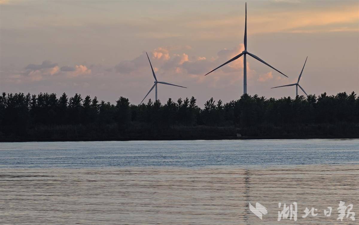 江豚 記者在岸邊蹲守地點(diǎn)的美景.jpg